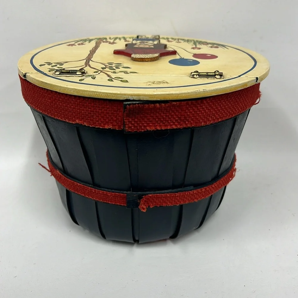 Vintage Apple Basket HandPainted Hinged Wood‎ Lid